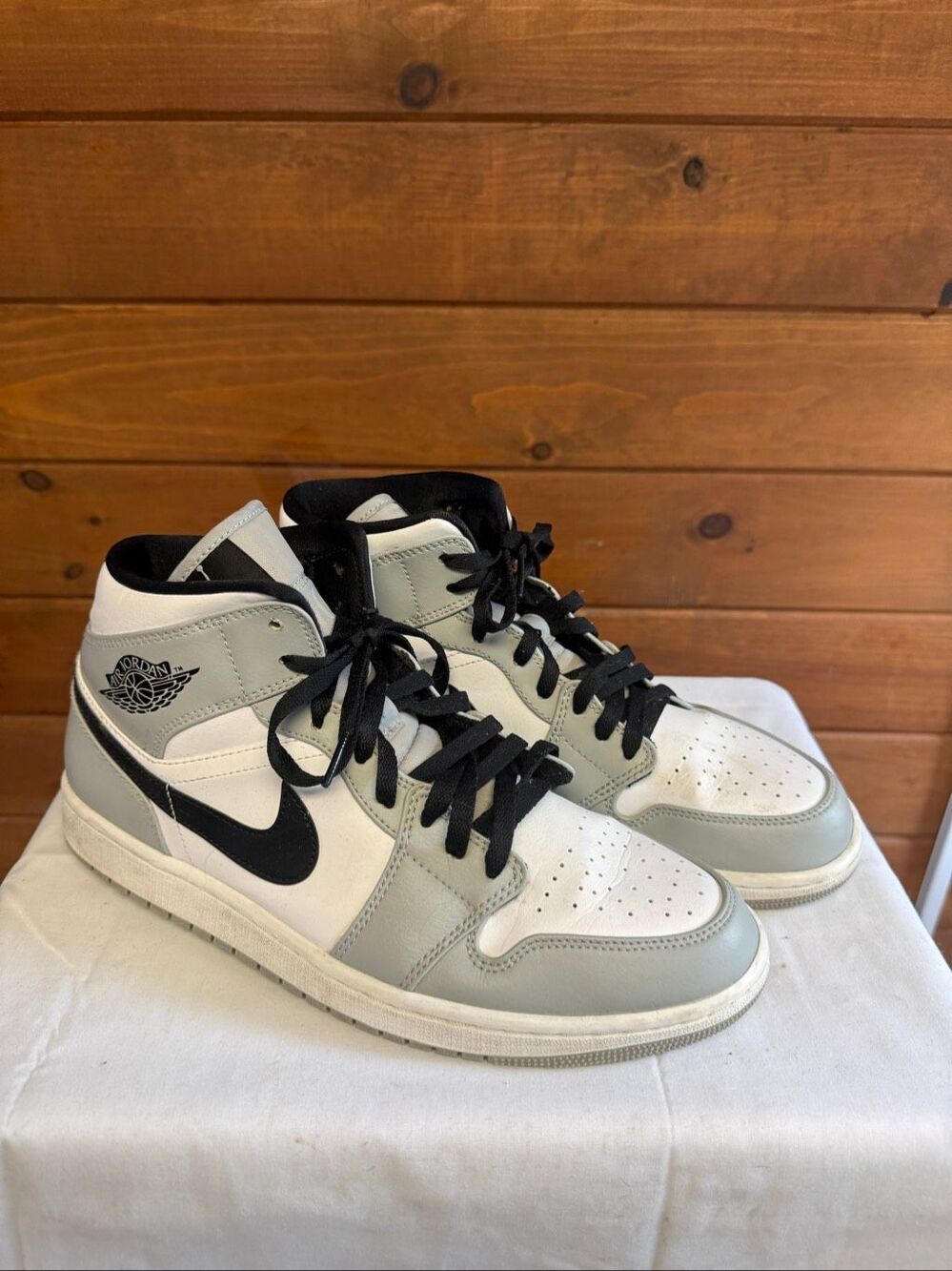 Air Jordan 1 Mid 'Light Smoke Grey' sneakers, Sz 11 554724-092